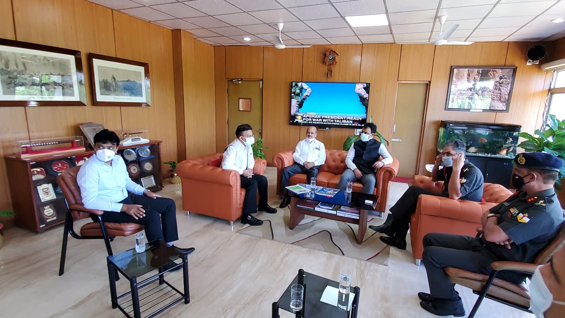 ಎಎಸ್‍ಸಿ ಕೇಂದ್ರದಲ್ಲಿ ಕೋವಿಡ್ ಕೇರ್ ಸೆಂಟರ್: ಸೇನಾಧಿಕಾರಿಗಳ ಜತೆ ಡಿಸಿಎಂ ಚರ್ಚೆ