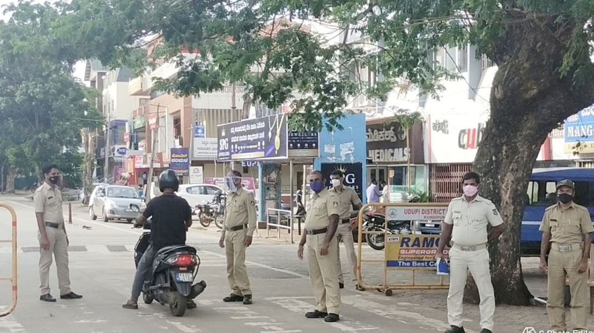 ಕುಂದಾಪುರದಲ್ಲಿ ಅನಗತ್ಯವಾಗಿ ಸಂಚರಿಸುತ್ತಿದ್ದವರ ವಾಹನಗಳು ಸೀಝ್