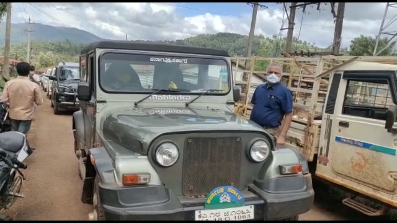 ಚಿಕ್ಕಮಗಳೂರು: ಸರಕಾರಿ ವಾಹನಗಳಲ್ಲಿ ಮೋಜು ಮಸ್ತಿಗೆ ಹೊರಟ ಅರಣ್ಯ ಇಲಾಖೆ ಅಧಿಕಾರಿಗಳು: ಆರೋಪ