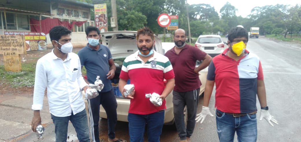 ಜೋಕಟ್ಟೆಯ ಹುಮಿನಿಟಿ ಗ್ರೂಪ್ ವತಿಯಿಂದ ನಿರಾಶ್ರಿತರಿಗೆ ಊಟ ವಿತರಣೆ