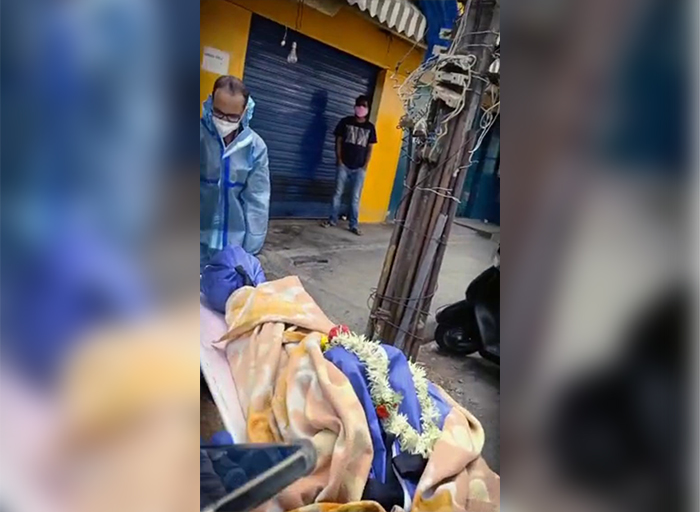 ಕೋವಿಡ್ ನಿಂದ ತಂದೆ ಮೃತ್ಯು: ಶವ ನೀವೇ ಅಂತ್ಯಕ್ರಿಯೆ ಮಾಡಿಬಿಡಿ, ಹಣ ತಂದು ಕೊಡಿ ಎಂದ ಪುತ್ರ !