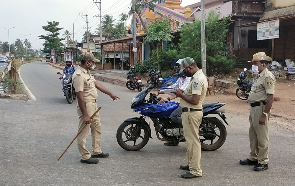 ಕರ್ಫ್ಯೂ ಉಲ್ಲಂಘನೆ ಆರೋಪ : ಉಡುಪಿ ಜಿಲ್ಲೆಯಲ್ಲಿ 69 ವಾಹನಗಳು ವಶ, 6 ಪ್ರಕರಣಗಳು ದಾಖಲು