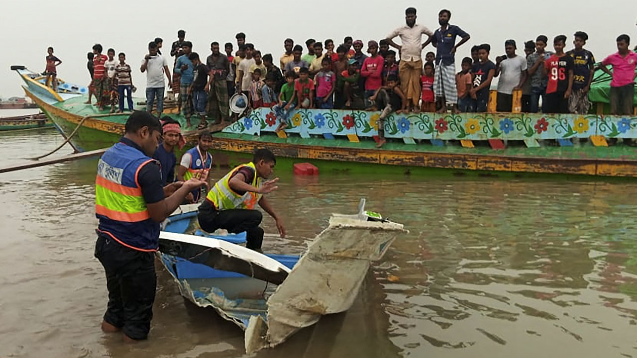 ದೋಣಿಗಳ ನಡುವೆ ಢಿಕ್ಕಿ; 25 ಸಾವು