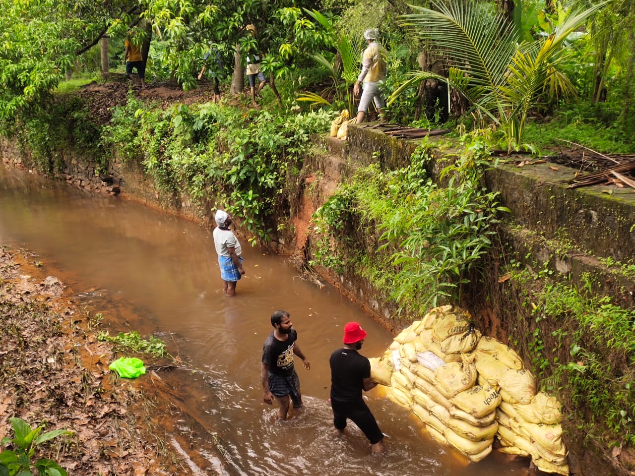 ಫ್ರೆಂಡ್ಸ್ ಕರಂಬಾರ್ ತಂಡದಿಂದ ಶ್ರಮದಾನ