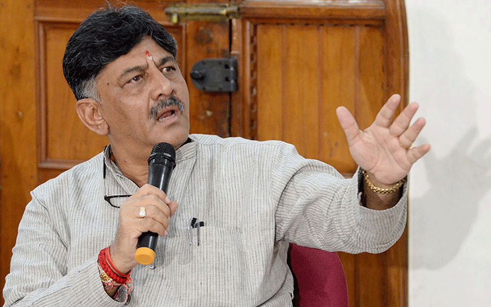 ರೈತರಿಗೆ ಎಕರೆಗೆ ಹತ್ತು ಸಾವಿರ ರೂ.ಪರಿಹಾರ ನೀಡಲು ಕೆಪಿಸಿಸಿ ಅಧ್ಯಕ್ಷ ಡಿ.ಕೆ.ಶಿವಕುಮಾರ್ ಆಗ್ರಹ