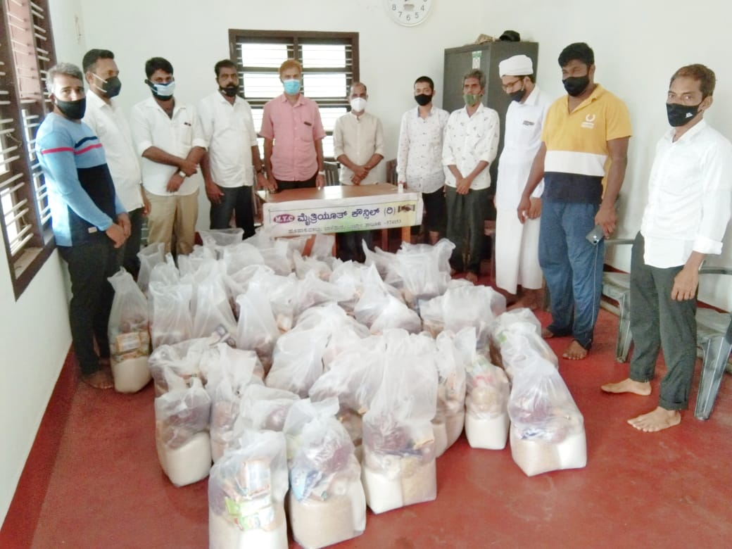 ಹೂಹಾಕುವ ಕಲ್ಲು: ಪಡಿತರ ಕಿಟ್ ವಿತರಣೆ