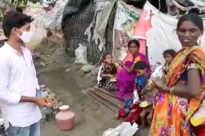 ಸಚಿವ ಪ್ರಭು ಚವ್ಹಾಣ್ ವಿತರಿಸುತ್ತಿರುವ ಆಹಾರ ತಿನ್ನಲಿಕ್ಕೆ ಬಾರದಂತಿದೆ: ಅಲೆಮಾರಿ ಜನಾಂಗದ ಮಹಿಳೆಯರ ಆರೋಪ