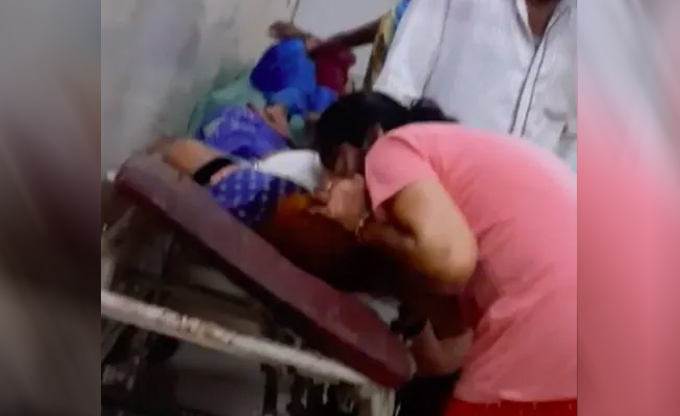 ಉತ್ತರಪ್ರದೇಶ: ಬಾಯಿಯ ಮೂಲಕ ಕೃತಕ ಉಸಿರಾಟ ನೀಡಲು ಪುತ್ರಿಯರು ಪ್ರಯತ್ನಿಸಿದರೂ ತಾಯಿ ಮೃತ್ಯು !