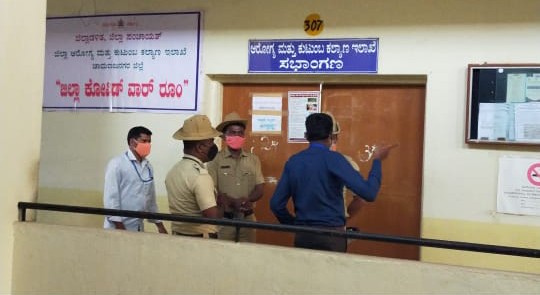 ಚಾಮರಾಜನಗರ ದುರಂತ: ಹೈಕೋರ್ಟ್‌ ಆದೇಶದ ಬೆನ್ನಲ್ಲೇ ಪ್ರಮುಖ ದಾಖಲೆಗಳನ್ನು ವಶಕ್ಕೆ ಪಡೆದ ಪೊಲೀಸರು