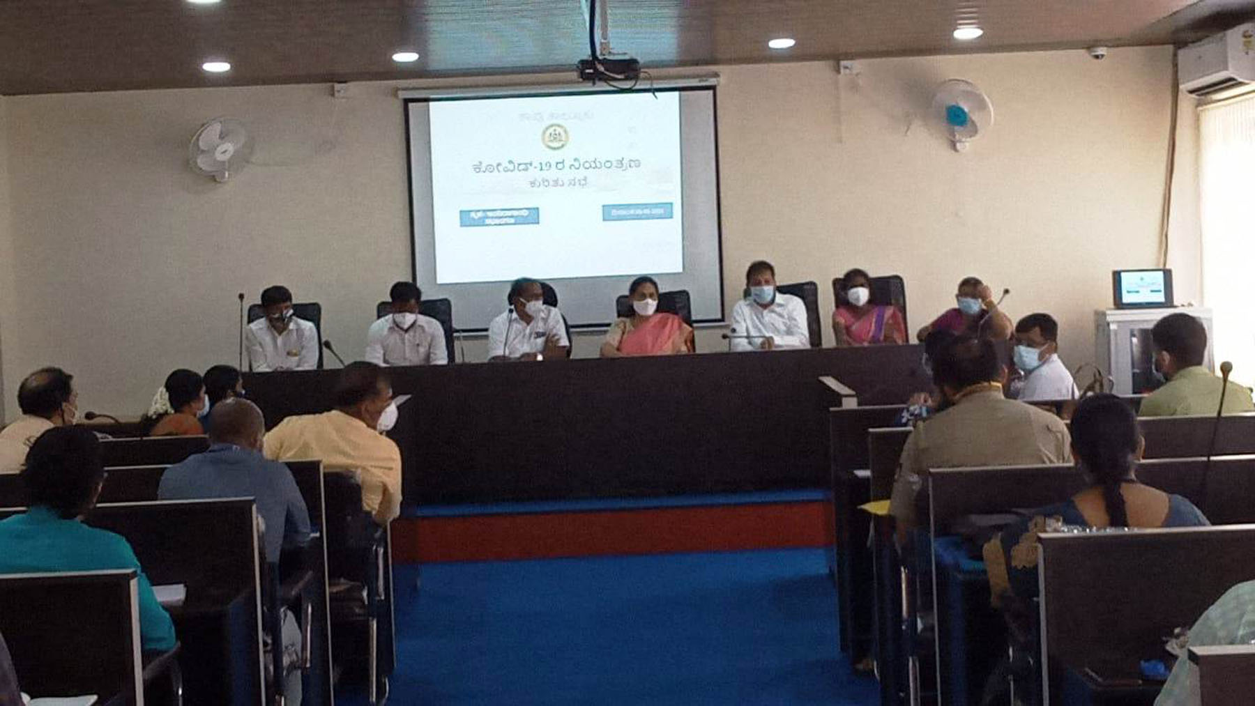 ಅನಗತ್ಯವಾಗಿ ಓಡಾಡುವವರ ವಿರುದ್ಧ  ಕಟ್ಟುನಿಟ್ಟಿನ ಕ್ರಮಕೈಗೊಳ್ಳಬೇಕು: ಸಂಸದೆ ಶೋಭಾ