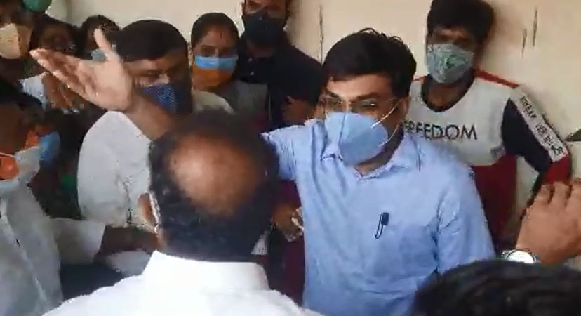 ಐಎಎಸ್ ಅಧಿಕಾರಿಗೆ ಹಲ್ಲೆ ಯತ್ನ: ತಪ್ಪಿತಸ್ಥರ ವಿರುದ್ಧ ಎಫ್‍ಐಆರ್ ದಾಖಲಿಸಲು ಐಎಎಸ್ ಅಧಿಕಾರಿಗಳ ಸಂಘ ಆಗ್ರಹ