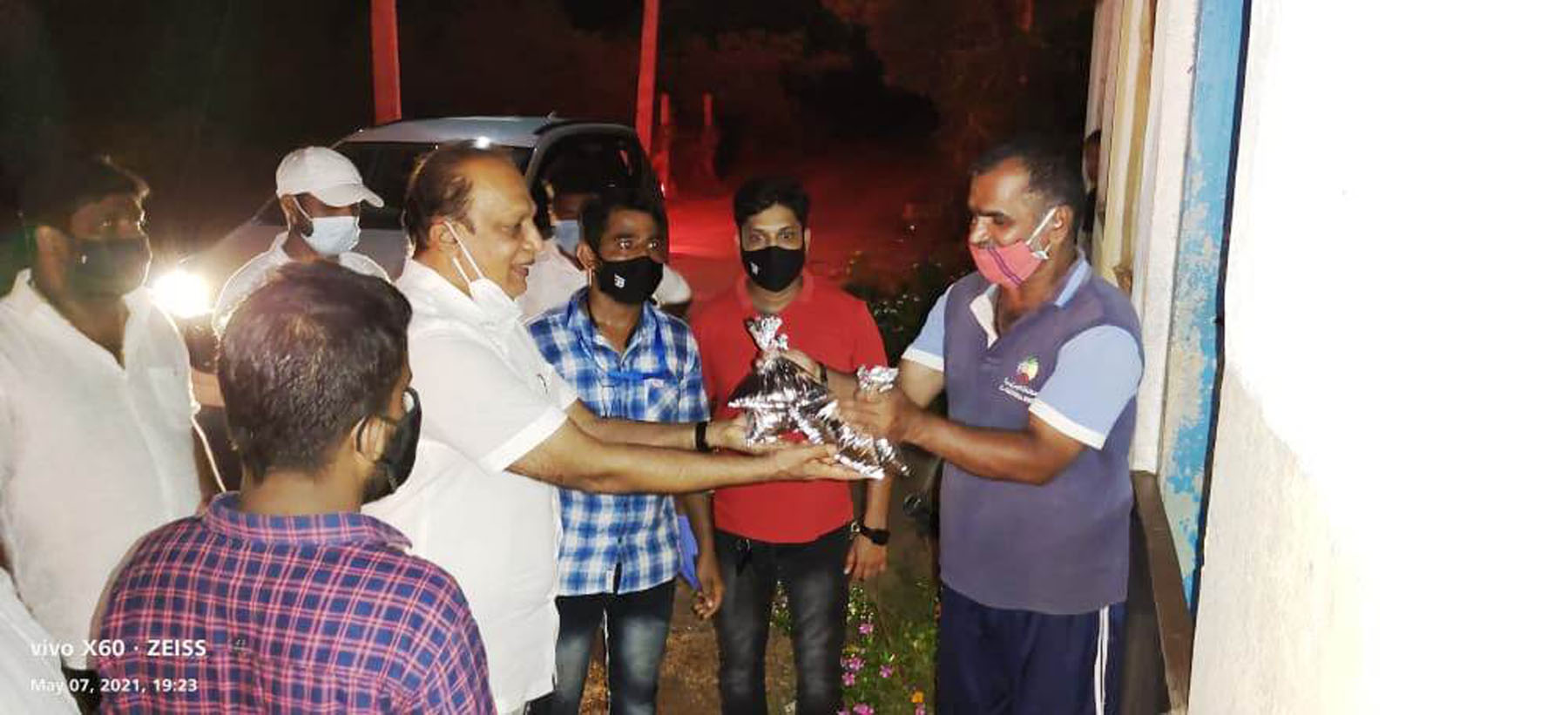 ಕಂಚಿನಡ್ಕ ಯುವಕರಿಂದ ಹಸಿದವನಿಗೆ ಅನ್ನ: ಕಾಪು ಯೂತ್ ಕಾಂಗ್ರೆಸ್ ಪ್ರಾಯೋಜಕತ್ವ