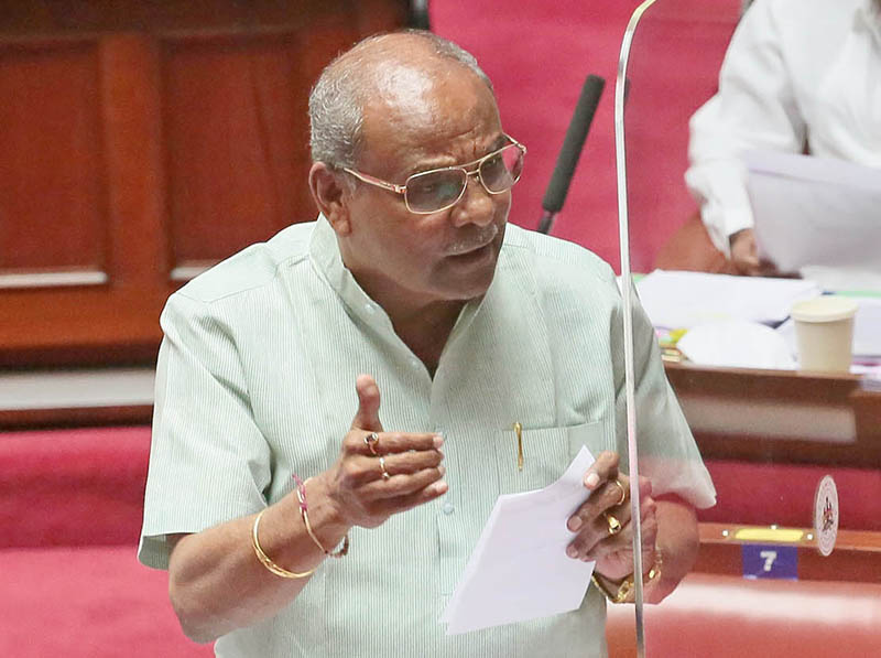 ಕೋವಿಡ್ ಸಂದರ್ಭದಲ್ಲಿ ಜನರಿಗೆ ಪಂಪ್ ಹೊಡೆದು ಧೈರ್ಯ ತುಂಬಲು ಸಾಧ್ಯವೇ?: ಸಚಿವ ಉಮೇಶ್ ಕತ್ತಿ