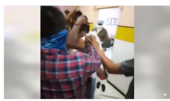 ಬಿಜೆಪಿ ಸದಸ್ಯನಿಗೆ ಪೊಲೀಸರು ಥಳಿಸುತ್ತಿರುವ ವೀಡಿಯೋ ಬಳಸಿ ಮುಸ್ಲಿಂ ವಿರೋಧಿ ಕಥೆ ಹೆಣೆದ ಕಿಡಿಗೇಡಿಗಳು