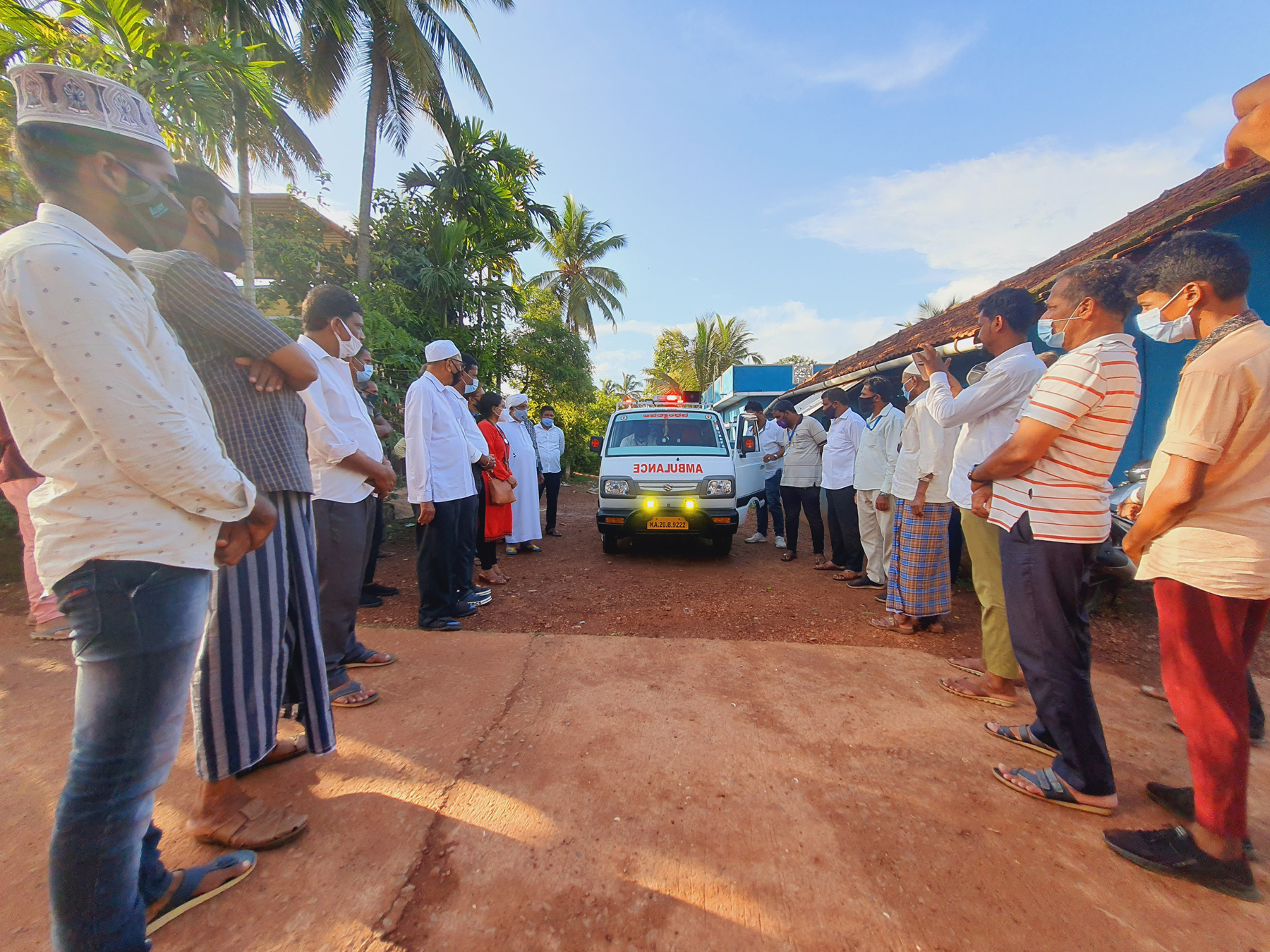 ಪಡುಬಿದ್ರಿ: ಕೋವಿಡ್ ಸೇವೆಗೆ ಆಂಬುಲೆನ್ಸ್ ಕೊಡುಗೆ