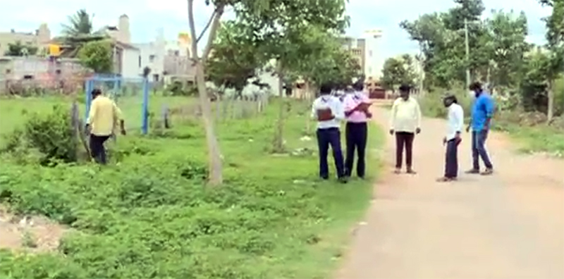 ಮೈಸೂರು:  ಸಾ.ರಾ.ಕಲ್ಯಾಣ ಮಂಟಪ ಸುತ್ತ ಮುತ್ತ ಅಳತೆ ಮಾಡಿದ ಅಧಿಕಾರಿಗಳು