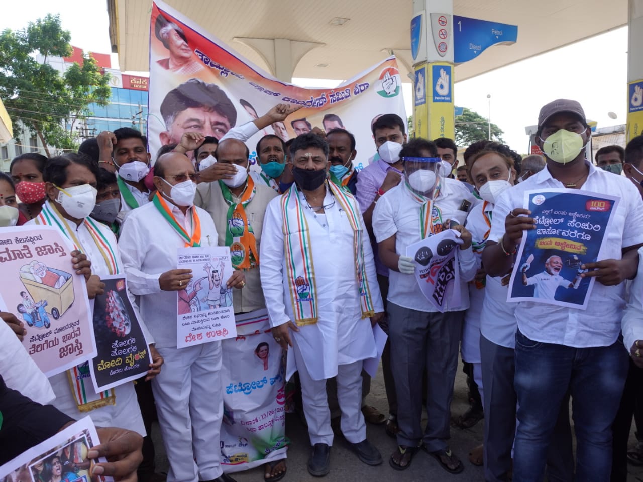 ನಿಮ್ಮ ಜೇಬು ತುಂಬಿದರೆ ಸಾಕೆ ? ಬಡವರ ಸ್ಥಿತಿ ಏನಾಗಬೇಕು ?: ಸರ್ಕಾರಕ್ಕೆ ಡಿ.ಕೆ. ಶಿವಕುಮಾರ್ ಪ್ರಶ್ನೆ