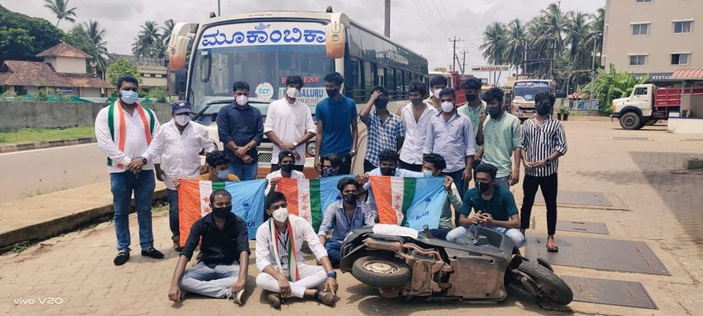 ಕುಂದಾಪುರ: ಪೆಟ್ರೋಲ್ ಡಿಸೇಲ್ ಬೆಲೆ ಏರಿಕೆ ವಿರೋಧಿಸಿ ಕಾಂಗ್ರೆಸ್ ಪ್ರತಿಭಟನೆ