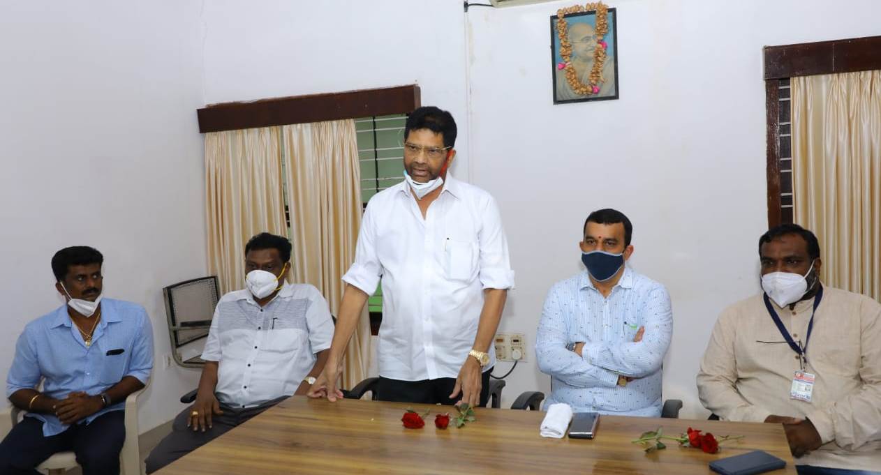 ಕಾರ್ಕಳ : ಎಸ್.ಸಿ.ಡಿ.ಸಿ.ಸಿ. ಬ್ಯಾಂಕ್ ವತಿಯಿಂದ ಪತ್ರಕರ್ತರಿಗೆ ಕೋವಿಡ್ ಕಿಟ್