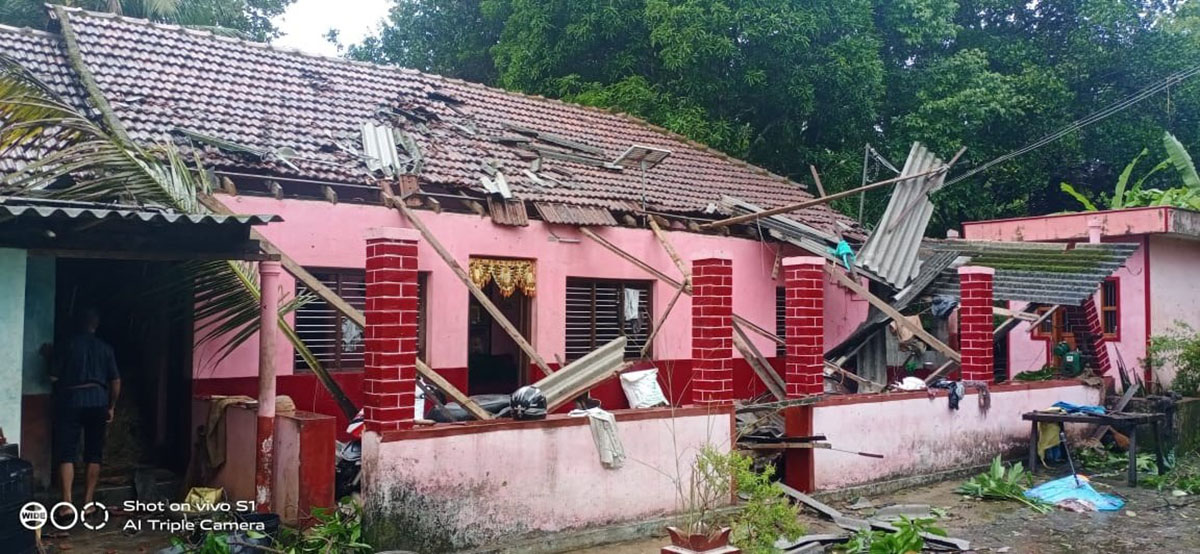 ಉಡುಪಿ ಜಿಲ್ಲೆಯಾದ್ಯಂತ ಮುಂದುವರಿದ ಬಿರುಸಿನ ಮಳೆ : ಹಲವು ಮನೆಗಳು, ವಿದ್ಯುತ್ ಕಂಬಗಳಿಗೆ ಹಾನಿ