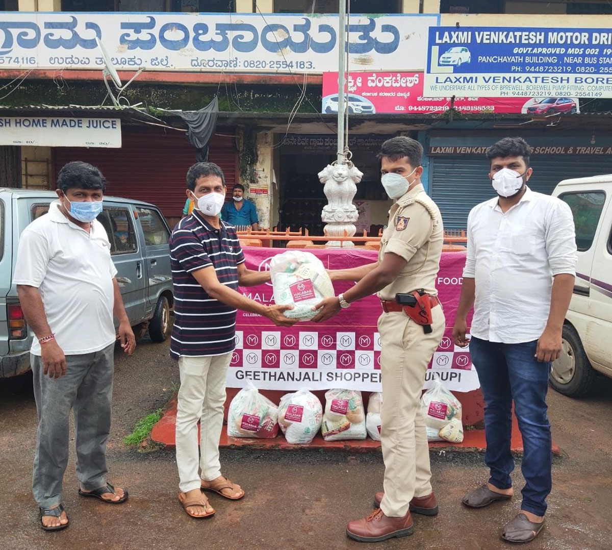 ಶಿರ್ವ: ಮಲಬಾರ್ ಗೋಲ್ಡ್ ನಿಂದ ಪಡಿತರ ಕಿಟ್ ವಿತರಣೆ