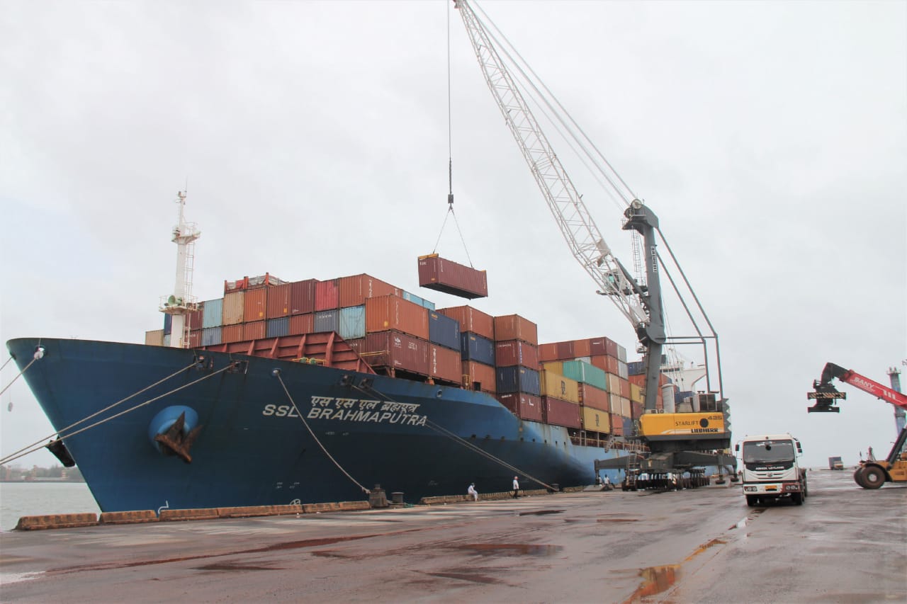 ಎನ್‌ಎಂಪಿಟಿಗೆ ಭಾರೀ ಗಾತ್ರದ ಕಂಟೇನರ್ ನೌಕೆ ಆಗಮನ