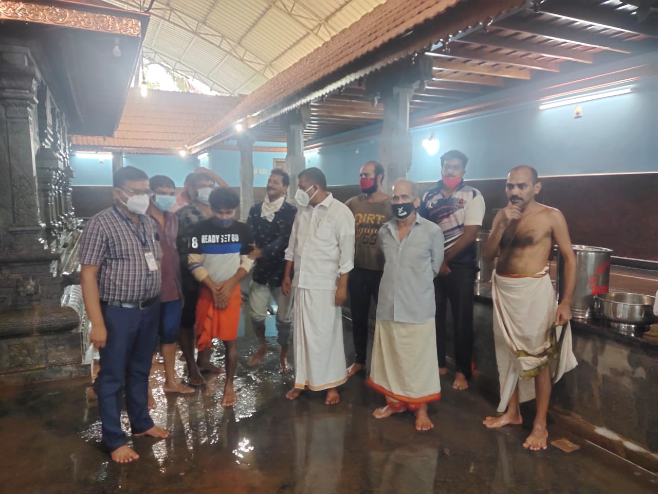 ಫರಂಗಿಪೇಟೆ ದೇವಸ್ಥಾನಕ್ಕೆ ನುಗ್ಗಿದ ಮಳೆ ನೀರು: ಪಂಚಾಯತ್ ಅಧ್ಯಕ್ಷ, ಪಿಡಿಒ ಪರಿಶೀಲನೆ