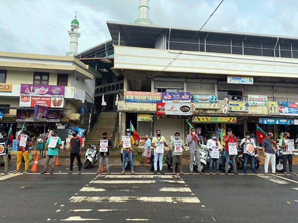ಕಲ್ಲಡ್ಕ: ಇಂಧನ ತೈಲ ಬೆಲೆಯೇರಿಕೆ ವಿರೋಧಿಸಿ ಎಸ್ ಡಿಪಿಐ ಪ್ರತಿಭಟನೆ