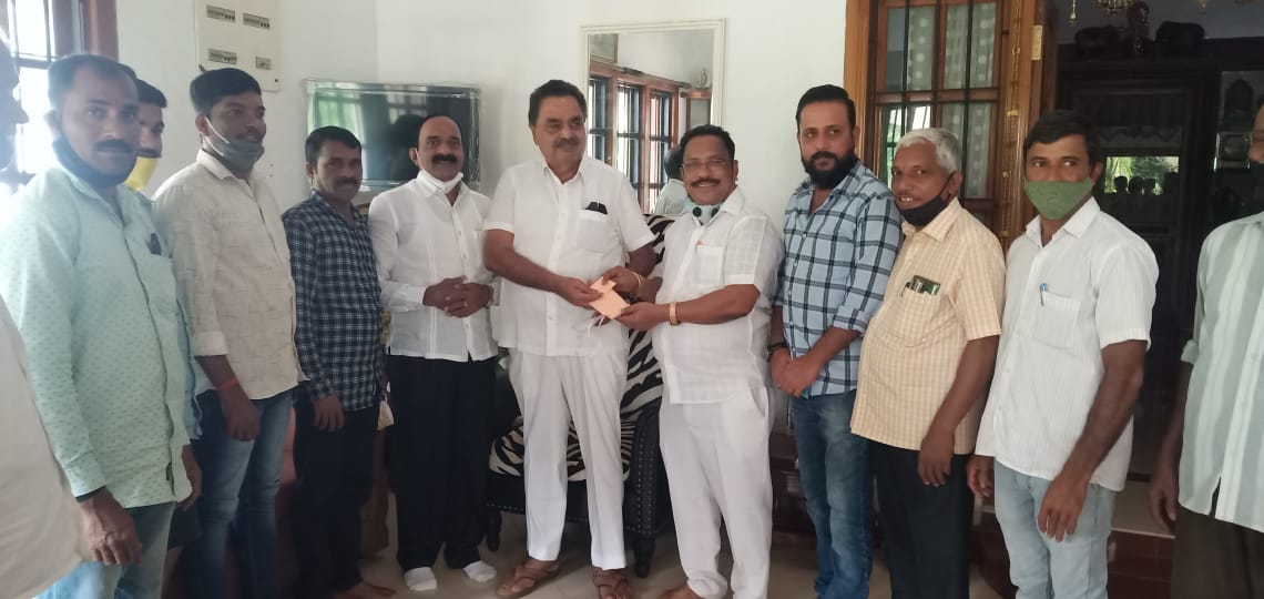 ಬಂಟ್ವಾಳ: ಇಂದಿರಾ ಕ್ಷೇಮ ನಿಧಿಗೆ ತಾಪಂ ಸದಸ್ಯ ಕೆ. ಸಂಜೀವ ಪೂಜಾರಿಯಿಂದ 50 ಸಾವಿರ ರೂ. ದೇಣಿಗೆ