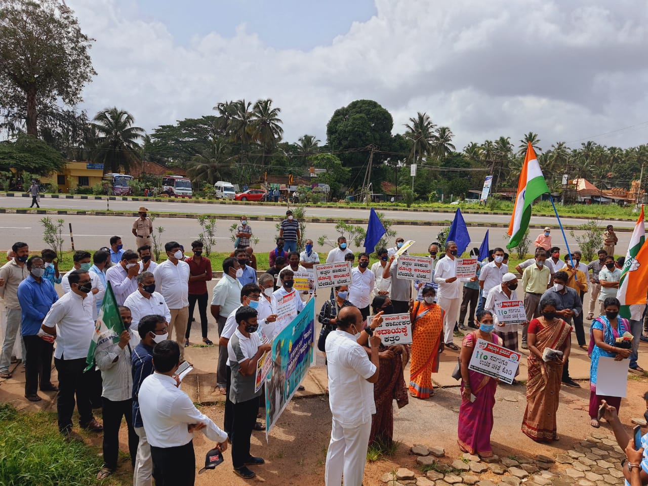 ಕೋವಿಡ್ ನಿಯಂತ್ರಿಸುವಲ್ಲಿ ಕೇಂದ್ರ, ರಾಜ್ಯ ಸರ್ಕಾರ ಸಂಪೂರ್ಣ ವಿಫಲವಾಗಿದೆ: ವಿನಯ ಕುಮಾರ್ ಸೊರಕೆ ಆರೋಪ