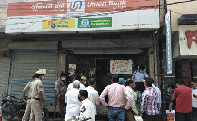 ಬ್ಯಾಂಕಿನ ಗೋಡೆಗೆ ರಂಧ್ರ ಕೊರೆದು 55 ಲಕ್ಷ ರೂ. ದರೋಡೆ