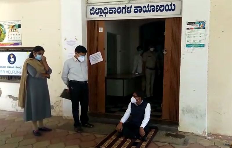 ಚಿಕ್ಕಮಗಳೂರು : ವಿಧಾನ ಪರಿಷತ್ ಸದಸ್ಯ ಎಸ್.ಎಲ್. ಭೋಜೇಗೌಡ ಏಕಾಂಗಿ ಪ್ರತಿಭಟನೆ