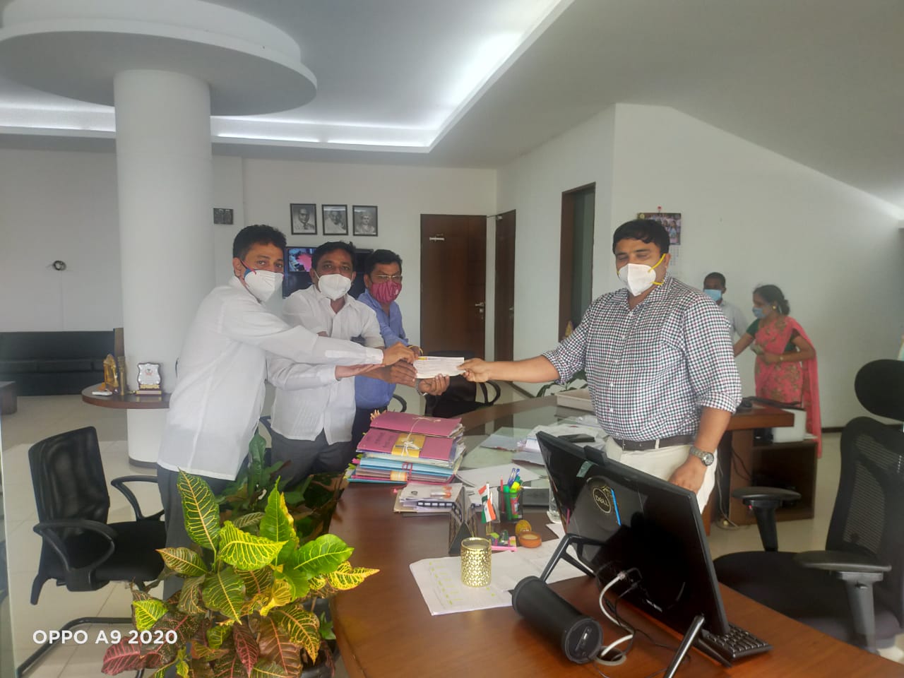 ಮಾಜಿ ಶಾಸಕರ ನಿವೃತ್ತಿ ವೇತನ ಹಸ್ತಾಂತರ