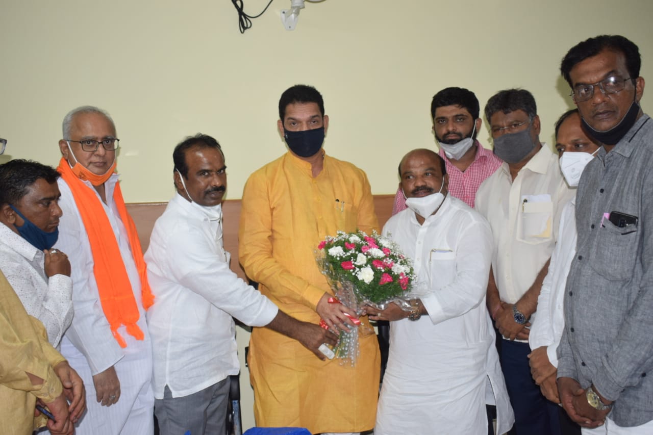 ಹಜ್ ಸಮಿತಿ ನೂತನ ಅಧ್ಯಕ್ಷರಿಂದ ಬಿಜೆಪಿ ರಾಜ್ಯಾಧ್ಯಕ್ಷ ನಳಿನ್‍ ಕುಮಾರ್ ಕಟೀಲ್ ರಿಗೆ ಸನ್ಮಾನ