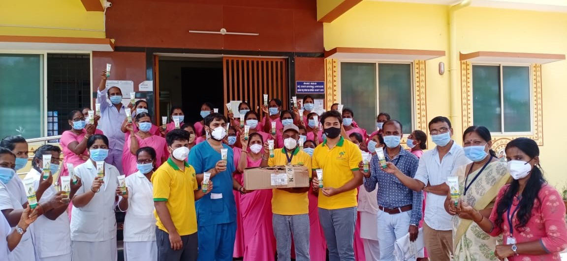 ಕಾಪು: ಎಚ್‌ಆರ್‌ಎಸ್‌ನಿಂದ ಸ್ಯಾನಿಟೈಸರ್ ಕಿಟ್ ವಿತರಣೆ