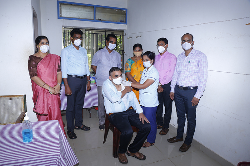 ಎಕ್ಸಲೆಂಟ್ ಶಿಕ್ಷಣ ಸಂಸ್ಥೆಯಲ್ಲಿ ಲಸಿಕೆ ವಿತರಣೆ