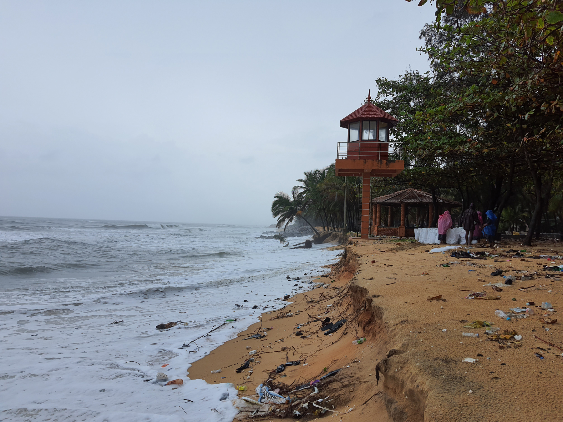 ಪಡುಬಿದ್ರಿಯಲ್ಲಿ ಕಡಲ್ಕೊರೆತ ತೀವ್ರ
