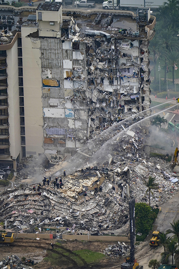 ಫ್ಲೋರಿಡಾದಲ್ಲಿ ಕಟ್ಟಡ ಸಂಕೀರ್ಣ ಕುಸಿತ: ಅವಶೇಷಗಳಡಿ 159 ಮಂದಿ ; 4 ಶವ ಪತ್ತೆ