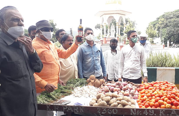 ಕನ್ನಡದ ಹೆಸರುಗಳನ್ನು ಬದಲಾಯಿಸಿದರೆ ಕೇರಳ ಗಡಿ ಬಂದ್: ವಾಟಾಳ್ ನಾಗರಾಜ್ ಎಚ್ಚರಿಕೆ