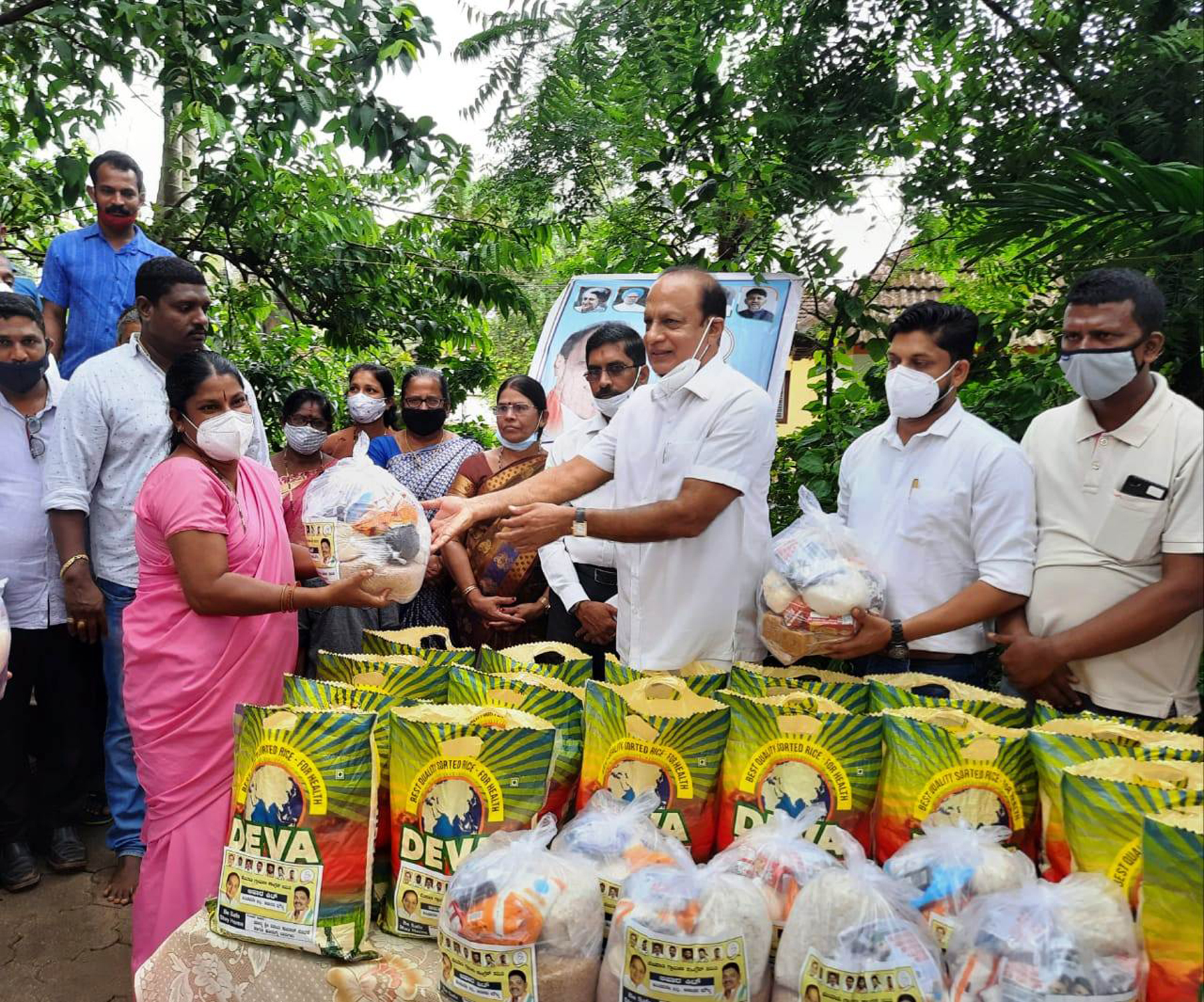 ಪಡುಬಿದ್ರೆ : ಕೊರೋನ ವಾರಿಯರ್ಸ್‍ಗೆ ಪಡಿತರ ಕಿಟ್ ವಿತರಣೆ