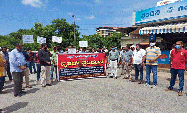 ಕೊಡವೂರು ಕಲ್ಮತ್ ಮಸೀದಿ ಜಾಗ ಹಿಂಪಡೆದ ಕ್ರಮ ಖಂಡಿಸಿ ಪ್ರತಿಭಟನೆ