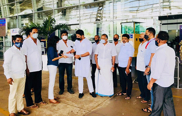 ವಿಮಾನ ನಿಲ್ದಾಣದಲ್ಲಿ ಕಾರ್ಯನಿರ್ವಹಿಸುತ್ತಿರುವ ಟ್ಯಾಕ್ಸಿ ಚಾಲಕರಿಗೆ ಉಚಿತ ಕೋವಿಡ್ ಲಸಿಕೆಗೆ ಮನವಿ