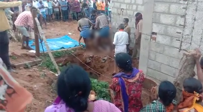 ಮನೆಯ ಶೌಚಾಲಯದ ಗುಂಡಿಯಲ್ಲಿ ವ್ಯಕ್ತಿಯ ಮೃತದೇಹ ಪತ್ತೆ