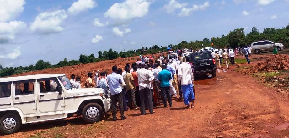 ಪರಿಶೀಲನೆಗೆ ಬಂದ ಸಚಿವ ಅಂಗಾರ, ಶಾಸಕ ಉಮಾನಾಥ ಕೋಟ್ಯಾನ್‌ಗೆ ಗ್ರಾಮಸ್ಥರಿಂದ ಘೇರಾವ್