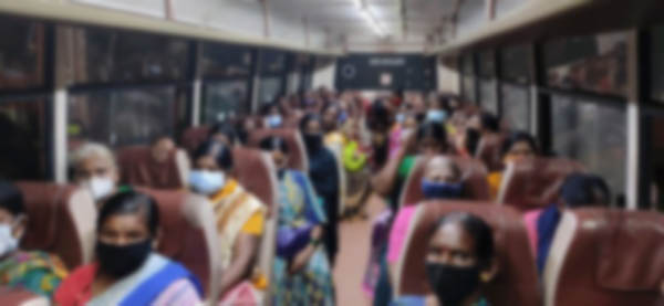 ಬಸ್ಸಿನಲ್ಲಿ 50ರಷ್ಟು ಮಹಿಳೆಯರ ಸಾಗಾಟ ಯತ್ನ ಆರೋಪ: ಲಾಕ್​ಡೌನ್ ನಿಯಮ ಉಲ್ಲಂಘನೆಯಡಿ ಪ್ರಕರಣ ದಾಖಲು