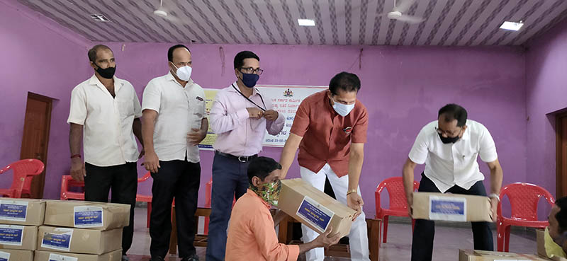 ಪುತ್ತೂರು: ಕಟ್ಟಡ ಕಾರ್ಮಿಕರಿಗೆ ಅಹಾರದ ಕಿಟ್ ವಿತರಣೆ