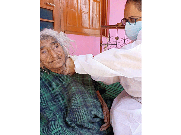 ​ಜಮ್ಮು-ಕಾಶ್ಮೀರ: ಕೋವಿಡ್ ಲಸಿಕೆ ಪಡೆದ 124ರ ಹಿರಿಯಜ್ಜಿ!