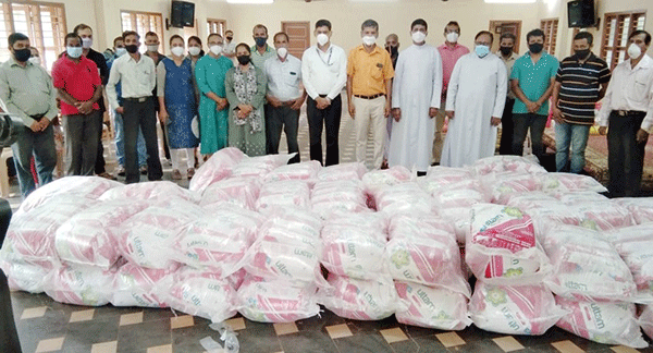 ಕೆಥೊಲಿಕ್ ಸಭಾ ಮಂಗಳೂರು ದಕ್ಷಿಣ ವಲಯದಿಂದ ದಿನಸಿ ಕಿಟ್ ವಿತರಣೆ