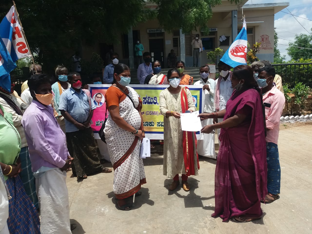 ದಲಿತರ ಮೇಲಿನ ದೌರ್ಜನ್ಯ ತಡೆಗಟ್ಟಲು ಆಗ್ರಹಿಸಿ ರಾಜ್ಯದ ವಿವಿಧೆಡೆ ಡಿಎಚ್‍ಎಸ್ ಹೋರಾಟ