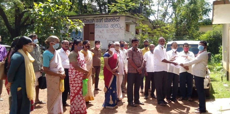 ಹಕ್ಕುಪತ್ರ ನೀಡುವಂತೆ ಆಗ್ರಹಿಸಿ ಹೆಬ್ರಿ ತಹಶೀಲ್ದಾರ್‌ಗೆ ಮನವಿ